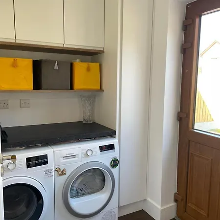 Vakantiehuis Ev Friendly & Stylish Sleeps 7 *